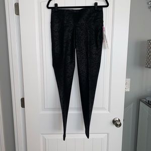 NWT Peter Nygard black slim luxe pants- lace patrn